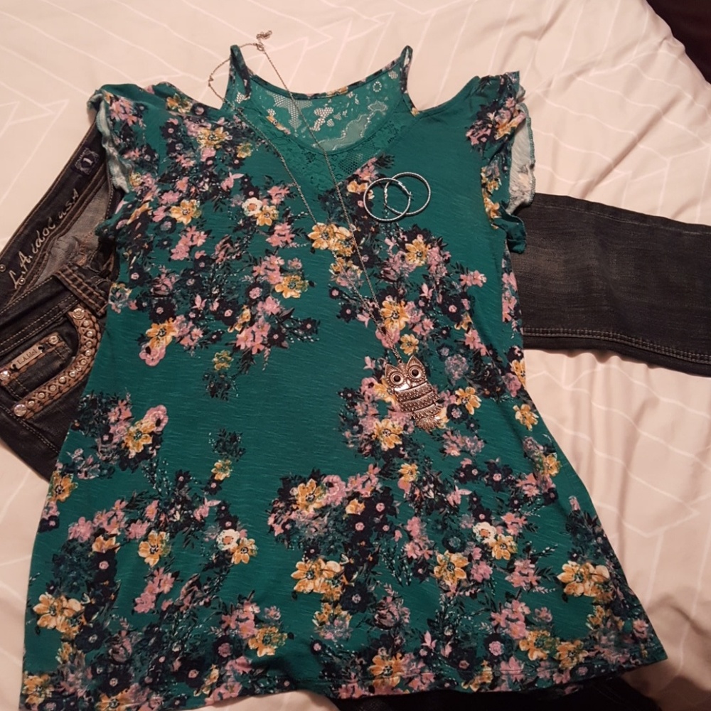 3 for $20 Cold shoulder top